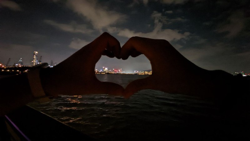 唉，看到群友在酸小情侣，赶紧紧急拍了一张给大家整点酸的素材，本来没想法的（