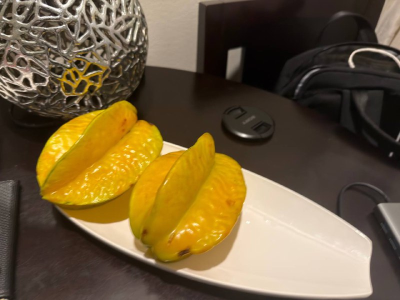 以前只在水果忍者里见过杨桃，实际看上去比想象中大很多以前只在水果忍者里见过杨桃，实际看上去比想象中大很多