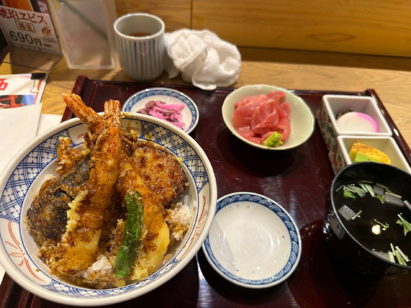 出发前去了成田的表参道，离T2只有一站路很有烟火气的小镇街市，没什么游客，真正本地人会去的地方出发前去了成田的表参道，离T2只有一站路很有烟火气的小镇街市，没什么游客，真正本地人会去的地方