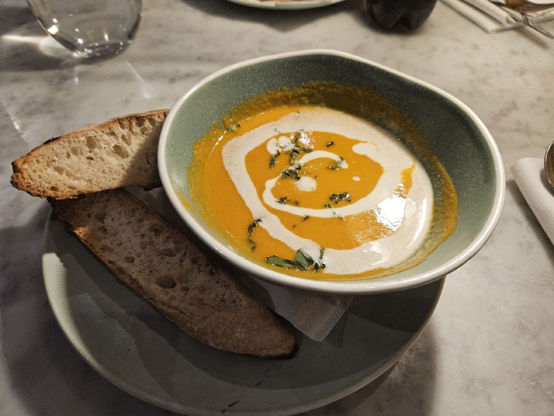 晚餐吃牛排，£23晚餐吃牛排，£23