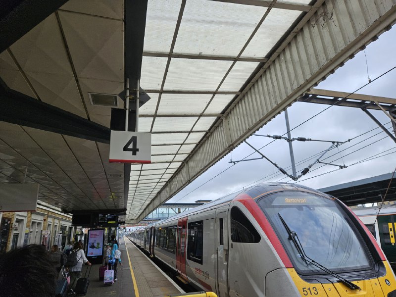 车站完全不检票和安检的...车站完全不检票和安检的...