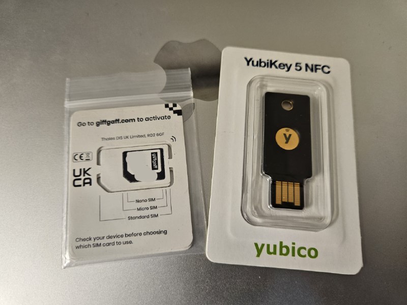 感谢萱萱送的yubikey和giffgaff🥰