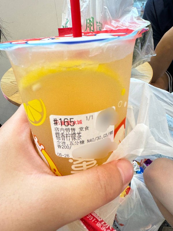 真的是臭袜子味，像柚子连穿好几天没洗的袜子