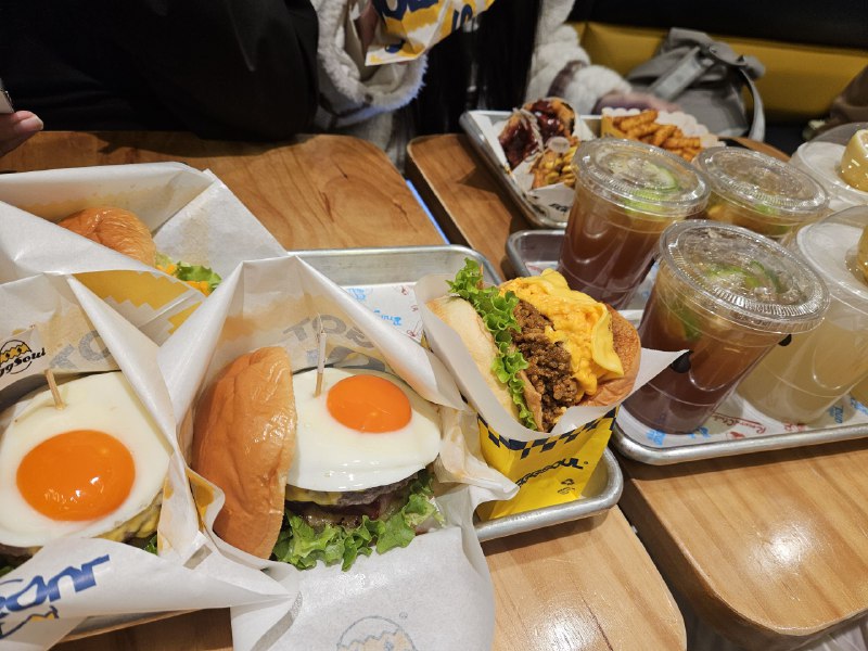 和美少女们疯狂星期四和美少女们疯狂星期四