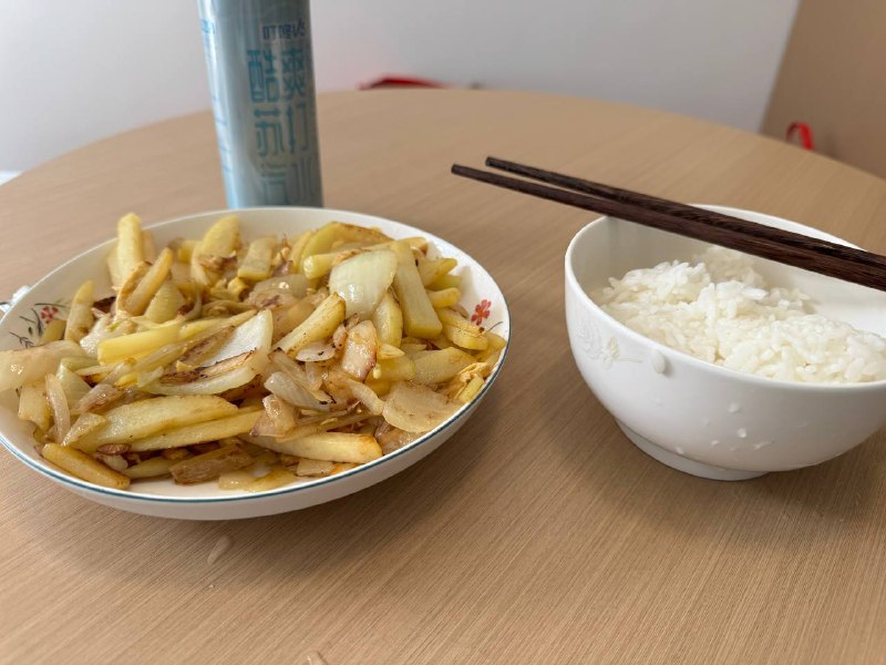 告别了住了五个月的二十平不到的小家，搬新家了以及第一顿饭告别了住了五个月的二十平不到的小家，搬新家了以及第一顿饭