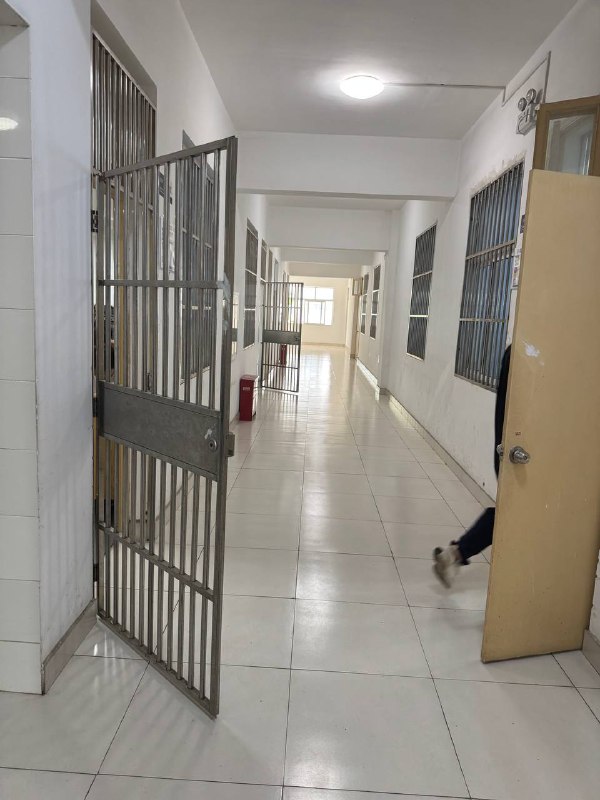 犯了点事进去了，V我50保释金