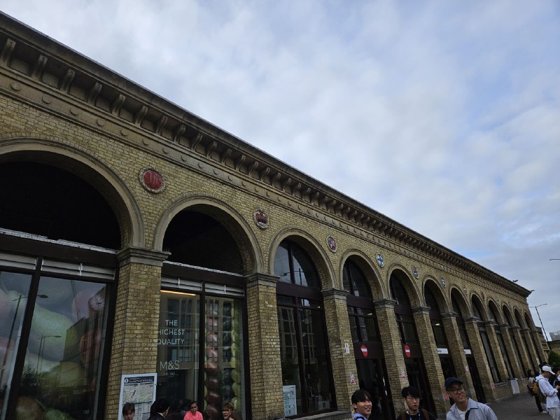 车站完全不检票和安检的...车站完全不检票和安检的...