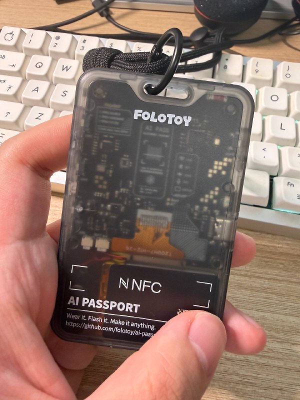 今天folotoy的passport到了，好小一只有点会想起以前折腾刷机那种感觉了，等会写点东西玩玩今天folotoy的passport到了，好小一只有点会想起以前折腾刷机那种感觉了，等会写点东西玩玩