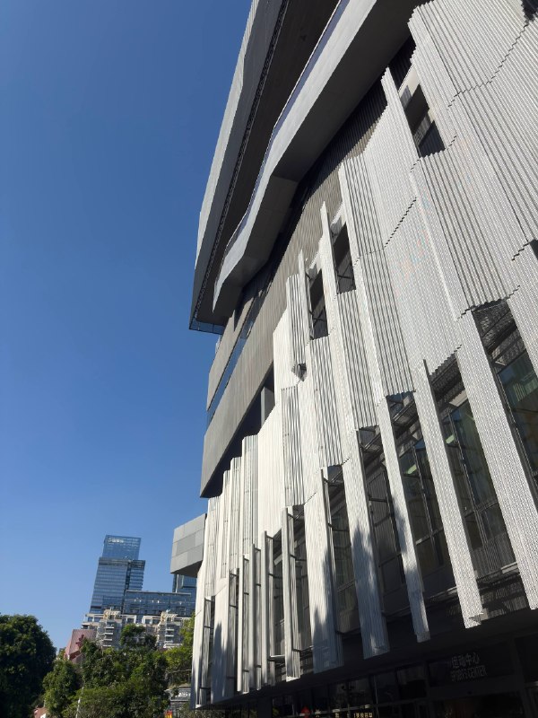 好久没游泳了今天去粤海文体游了1h粤海文体的位置还是很好的，游泳馆可以开阔地看到南山的高楼大厦和夕阳装修和设施非常有我厂的味道，甚至在门口和存包柜普及了刷掌感觉游泳是个很夯的运动，可以摆脱互联网和一切外界的声音，能感受到的只有平静的水声和模糊的视线，创造很好的独处环境小时候学游泳怎么都学不会换气，今年游过几次后就掌握了，以后每周可以抽一两天下班过来游一下好久没游泳了今天去粤海文体游了1h粤海文体的位置还是很好的，游泳馆可以开阔地看到南山的高楼大厦和夕阳装修和设施非常有我厂的味道，甚至在门口和存包柜普及了刷掌感觉游泳是个很夯的运动，可以摆脱互联网和一切外界的声音，能感受到的只有平静的水声和模糊的视线，创造很好的独处环境小时候学游泳怎么都学不会换气，今年游过几次后就掌握了，以后每周可以抽一两天下班过来游一下
