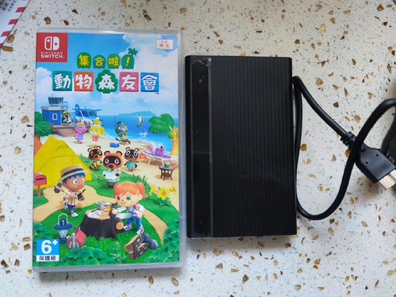 #买买买去电脑城想找找供电线，然后发现机箱里的不是小4pin，是个非常罕见的接口，于是在js的忽悠之下买了硬盘盒顺便还看到了动森，于是剁手了In general:一根小4pin线（15rmb），动森卡带（二手的）（280rmb），硬盘盒（55rmb）被狠狠地宰了就是说😭