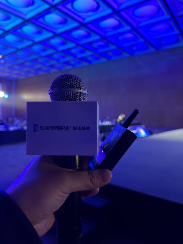 今天主持了产品发布会！自己做的产品终于生出来了今天主持了产品发布会！自己做的产品终于生出来了