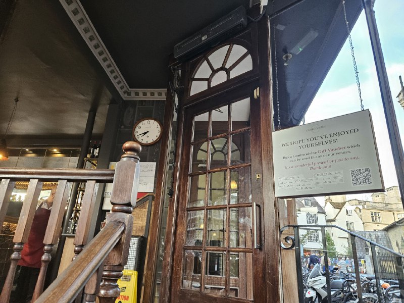 位于king's college门口对面位于king's college门口对面