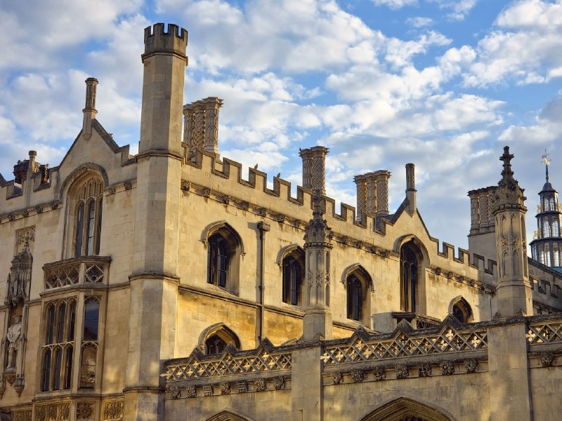 日落时分，King's College外面金壁生辉日落时分，King's College外面金壁生辉