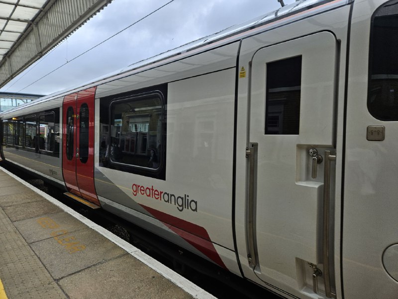 车站完全不检票和安检的...车站完全不检票和安检的...