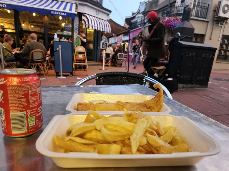 BrightonFish & chips老板和老板娘应该是印度人交流起来有点费劲不过还是很热心的BrightonFish & chips老板和老板娘应该是印度人交流起来有点费劲不过还是很热心的