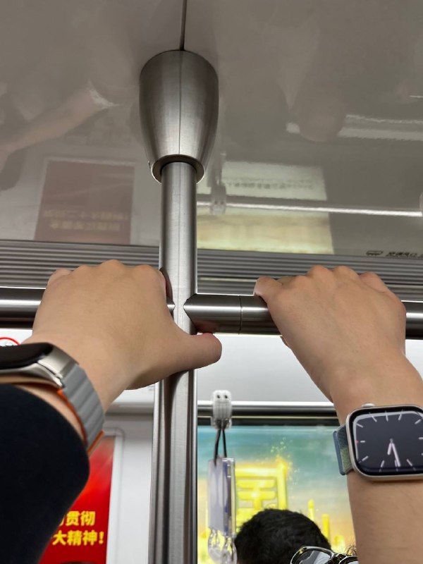 和熊熊的贴贴，美好五一结束了🥰和熊熊的贴贴，美好五一结束了🥰