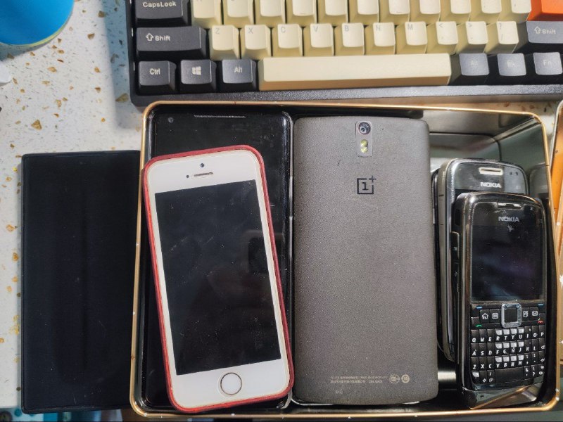 今天把曾经陪伴一年多的Galaxy S9贱卖了...随着时间的流逝，那些过往的记忆会越来越不值钱吧...#杂