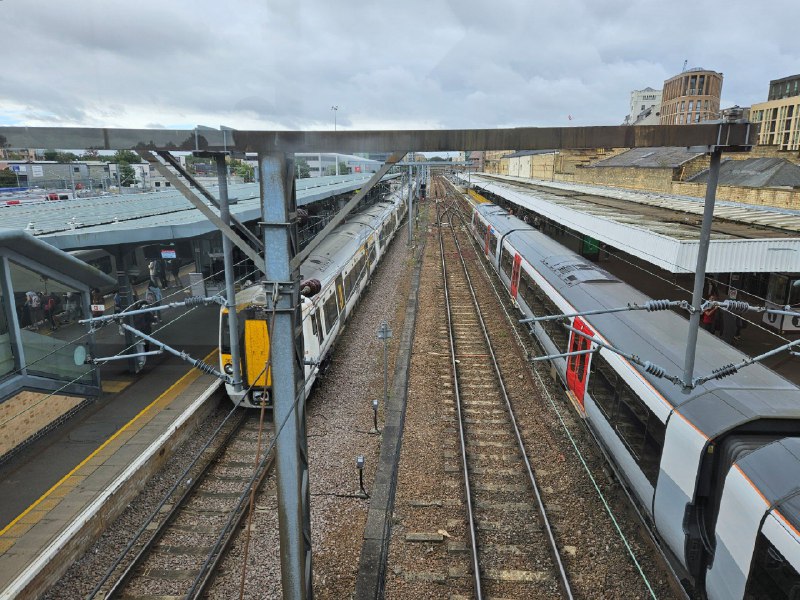 车站完全不检票和安检的...车站完全不检票和安检的...