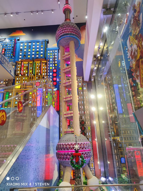 乐高两层楼高的东方明珠乐高两层楼高的东方明珠