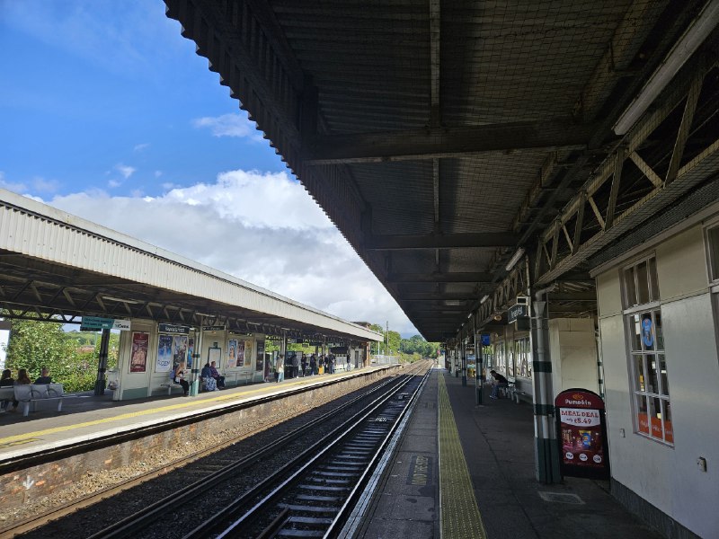 Haywards heath换乘以及挂壁早午饭Haywards heath换乘以及挂壁早午饭