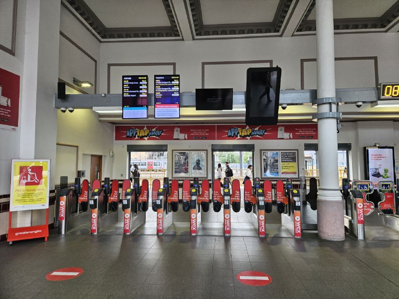 车站完全不检票和安检的...车站完全不检票和安检的...