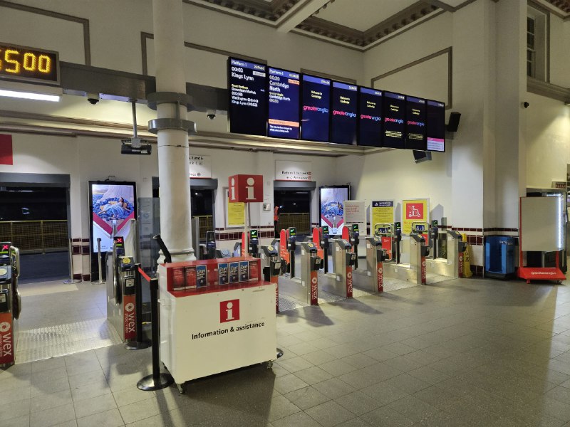 另外感受一下诚信社会的火车站（