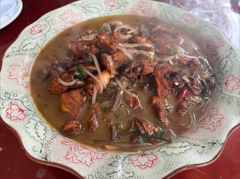 #Steven今天吃什么 中午吃的还是上次吃的东北菜馆小鸡炖蘑菇 藕夹 玉米烙iPhone拍出来的效果不是很好这次备注了少油少盐非常香，量太多了最后没吃完很可惜#Steven今天吃什么 中午吃的还是上次吃的东北菜馆小鸡炖蘑菇 藕夹 玉米烙iPhone拍出来的效果不是很好这次备注了少油少盐非常香，量太多了最后没吃完很可惜