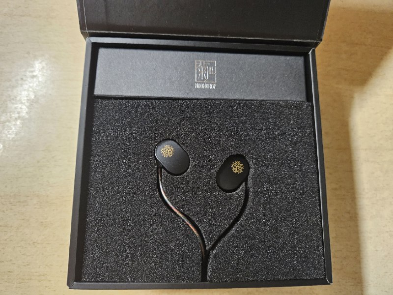 入手的第二款水月雨的耳机入手的第二款水月雨的耳机