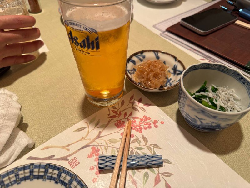 见了前辈，吃到了一家正宗小酒馆聊了很多聊到打烊喝了一杯生啤，三杯姜汁汽水下酒菜有鱼皮、河豚唐扬、厚蛋烧很难忘的一晚#吃点好见了前辈，吃到了一家正宗小酒馆聊了很多聊到打烊喝了一杯生啤，三杯姜汁汽水下酒菜有鱼皮、河豚唐扬、厚蛋烧很难忘的一晚#吃点好