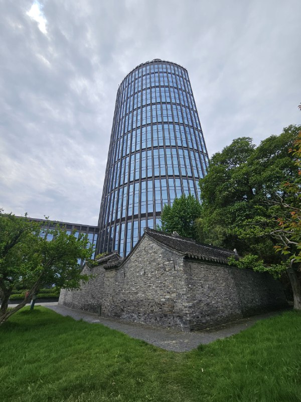 涛哥故居想你了牢胡😭整个建筑被“科技馆”围了起来，进去还要登记身份证地图隐晦地写了《名人故居》涛哥故居想你了牢胡😭整个建筑被“科技馆”围了起来，进去还要登记身份证地图隐晦地写了《名人故居》