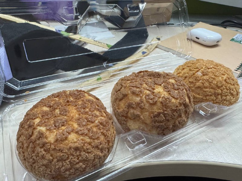 leader请的咖啡+下午茶的泡芙leader请的咖啡+下午茶的泡芙