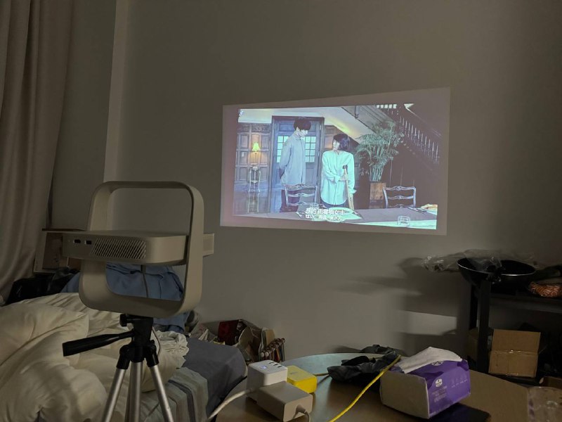 投影仪到了，用mac mini屏幕共享，正在看世界奇妙物语