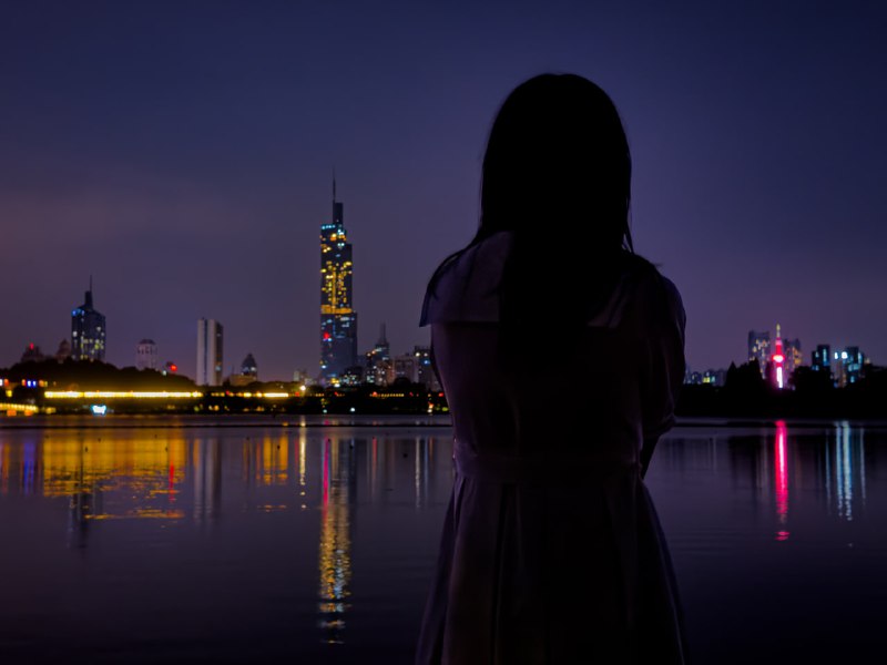 同居两个月还是第一次来湖边