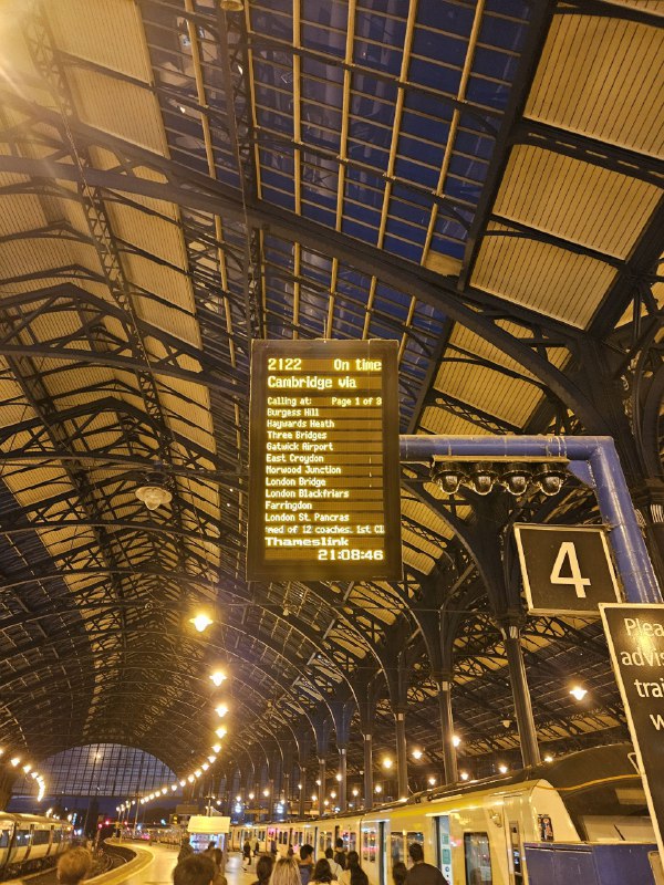 回剑桥~虽然不是这个站的票，但和工作人员说明情况直接开门让我们进了坐一等座（嗯，这里是可以随便坐的，没有固定座位）回剑桥~虽然不是这个站的票，但和工作人员说明情况直接开门让我们进了坐一等座（嗯，这里是可以随便坐的，没有固定座位）