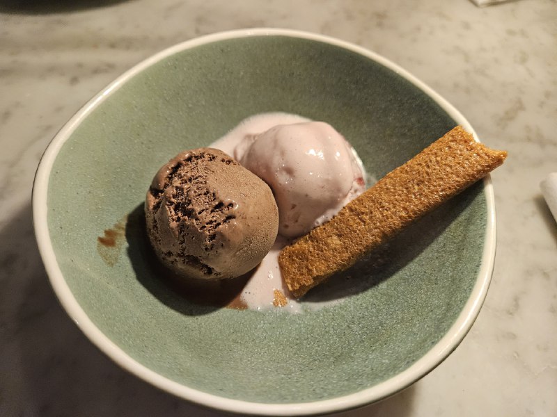 晚餐吃牛排，£23晚餐吃牛排，£23