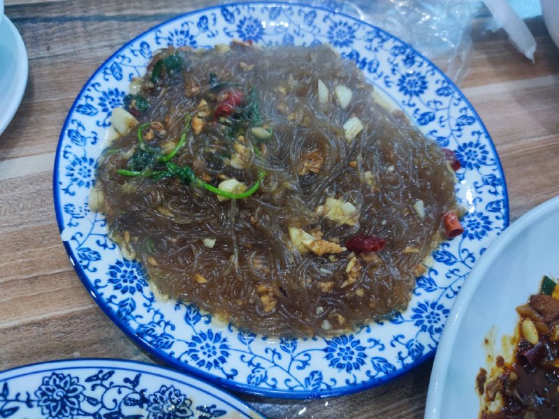 #Steven今天吃什么 学校附近的东北菜馆大盘鸡+肉末茄子+蚂蚁上树+干锅包菜其实一个大盘鸡就快饱了，被撑死XD口味偏重口，重油盐，重辣，吃不惯#Steven今天吃什么 学校附近的东北菜馆大盘鸡+肉末茄子+蚂蚁上树+干锅包菜其实一个大盘鸡就快饱了，被撑死XD口味偏重口，重油盐，重辣，吃不惯