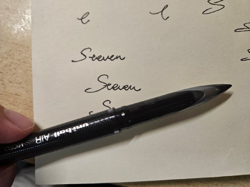 三菱这支签字笔写起来挺顺的淘宝有售单支9块钱左右准备用来写明信片用