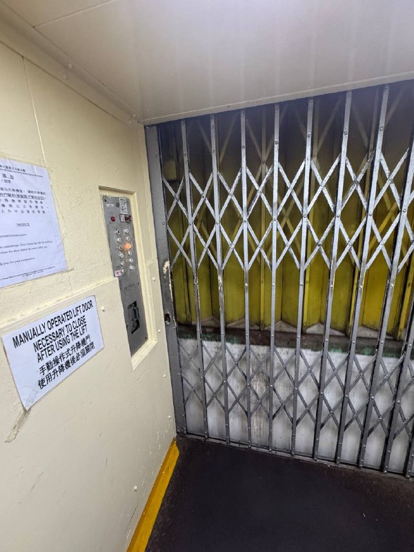 在 Kennedy 坐到了这个很有年代感的手动挡电梯local 老哥表示也没坐过在 Kennedy 坐到了这个很有年代感的手动挡电梯local 老哥表示也没坐过