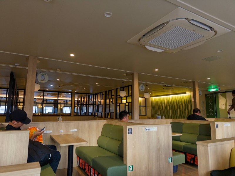 早班6:30发的轮渡，从高松港出发，前往神户早班6:30发的轮渡，从高松港出发，前往神户